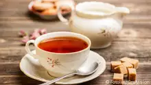 Tea cup on a rustic wooden table. #49953751 - Tea cup © Grafvision