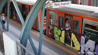 Die U-Bahn von Athen an einer Haltestelle (Foto: Oli Scarff/Getty Images)