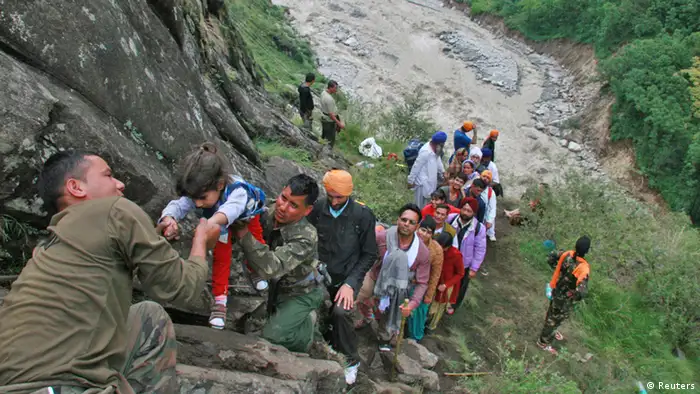 REFILE - CORRECTING HEADLINES AND ADDING TAGS Soldiers rescue stranded people after heavy rains in the Himalayan state of Uttarakhand June 18, 2013. India's monsoon rains could ease soon after hitting 89 percent over averages in the week to June 19, according to weather office sources, in a third straight week of downpours that have caused major flooding in north India. Picture taken June 18, 2013. REUTERS/Stringer (INDIA - Tags: DISASTER ENVIRONMENT MILITARY)