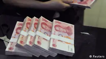 An employee counts Chinese 100 yuan banknotes at a branch of China Merchants Bank in Hefei, Anhui province June 21, 2013. China's central bank faced down the country's cash-hungry banks on Friday, letting interest rates again spike to extraordinary levels as it increases the pressure on the banks to rein in rampant informal lending and speculative trading. REUTERS/Stringer (CHINA - Tags: BUSINESS)