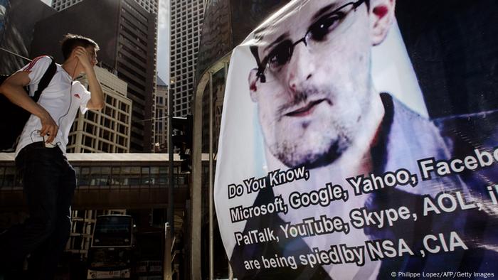 Edward Snowden auf einem Plakat in Hong Kong - Foto: Philippe Lopez (AFP)