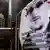 Edward Snowden auf einem Plakat in Hong Kong - Foto: Philippe Lopez (AFP)