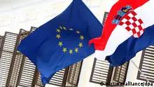 Kroatische Flagge und EU-Flagge 