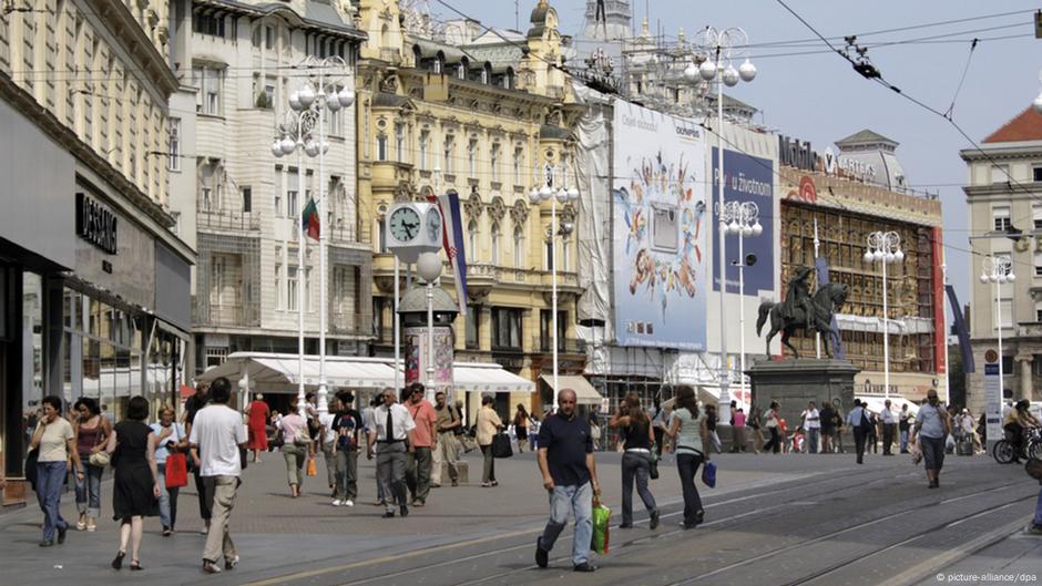 Zašto mladi u Hrvatskoj najduže ostaju kod roditelja? To očigledno nije samo stvar prihoda...