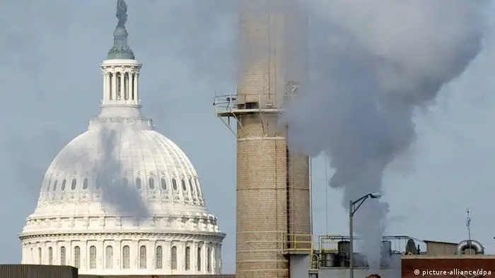 Steam rises from the US Capitol coal-fired power plant, which powers government offices in Washington, DC, USA on 08 December 2009. The US Environmental Protection Agency (EPA) issued a landmark ruling Monday that greenhouse-gas emissions blamed for global warming represent a danger to public health and can be regulated under existing US laws. EPA/MATTHEW CAVANAUGH