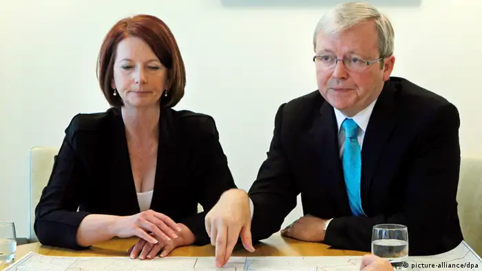 epa03115939 (FILE) A file photograph showing Australian Prime Minister Julia Gillard (left) meets with Australian Foreign Minister Kevin Rudd at the commonwealth offices in Waterfront House, Brisbane, Australia, 07 August 2010. According to media reports on 22 February 2012 Kevin Rudd has resigned as Foreign Affairs Minister. EPA/ANDREW MEARES POOL AUSTRALIA AND NEW ZEALAND OUT *** Local Caption *** 00000402328003
