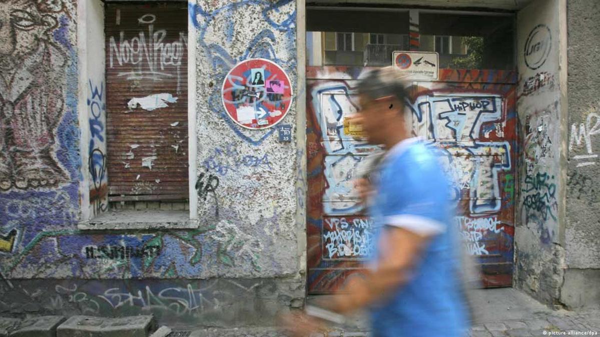 Art for rent DW 04/09/2015