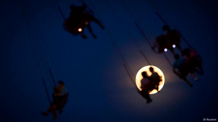 Bildgalerie - Super-Mond (Reuters)
