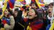 Lautstark demonstrieren Tibet-Aktivisten in Berlin (foto: dpa) Lautstark demonstrieren Tibet-Aktivisten in Berlin (foto: dpa)