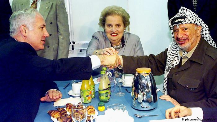Benjamin Netanjahu, Madeleine Albrightová a Jásir Arafat (07.10.1998)