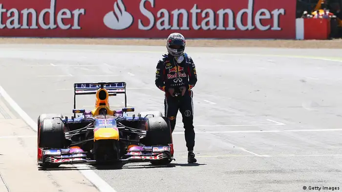 Vettel neben seinem Rennauto beim Grand Prix in Silverstone im Juni 2013. Foto: Getty Images
