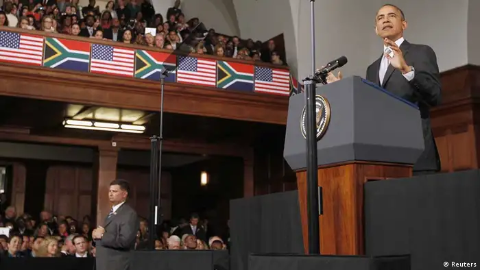U.S. President Barack Obama delivers remarks at the University of Cape Town, June 30, 2013. REUTERS/Jason Reed (SOUTH AFRICA - Tags: POLITICS EDUCATION) / Eingestellt von wa