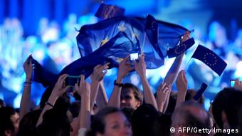 Feiernde Kroaten mit EU-Fahnen (Foto: Getty Images)