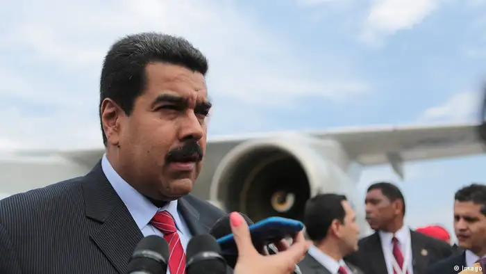 Bildnummer: 59925427 Datum: 01.07.2013 Copyright: imago/Xinhua (130701) -- MOSCOW, July 1, 2013 (Xinhua) -- Image provided by Venezuela s Presidency shows Venezuelan President Nicolas Maduro answering questions to the media after arriving in Moscow, Russia, July 1, 2013. Maduro arrived to Moscow on Monday for the 2nd Gas Exporting Countries Forum. (Xinhua/Venezuela s Presidency) (rt) (rh) RUSSIA-MOSCOW-VENEZUELA-POLITICS-VISIT PUBLICATIONxNOTxINxCHN People Politik x0x xgw premiumd 2013 quer 59925427 Date 01 07 2013 Copyright Imago XINHUA Moscow July 1 2013 XINHUA Image provided by Venezuela S Presidency Shows Venezuelan President Nicolas Maduro Answering Questions to The Media After arriving in Moscow Russia July 1 2013 Maduro arrived to Moscow ON Monday for The 2nd Gas Exporting Countries Forum XINHUA Venezuela S Presidency RT Rh Russia Moscow Venezuela POLITICS Visit PUBLICATIONxNOTxINxCHN Celebrities politics x0x premiumd 2013 horizontal