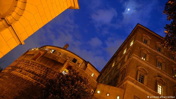 This picture shows the headquarters of the Institute for Religious Works (IOR) the Vatican's bank. (Photo:AFP PHOTO/GABRIEL BOUYS Zu dpa vom 28.06.2013)