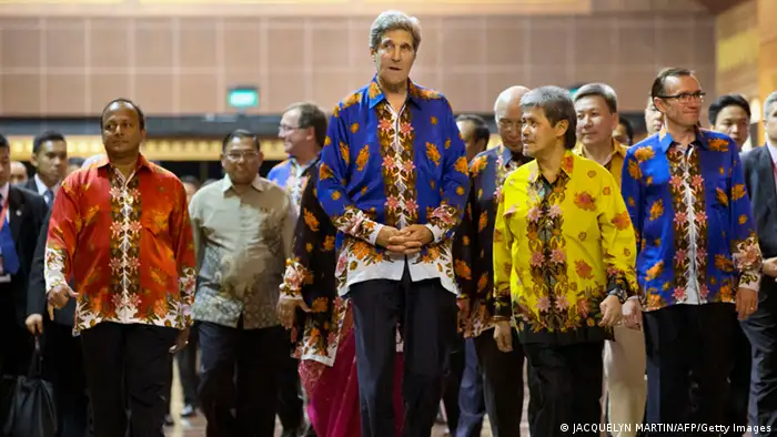 Towering above the other foreign ministers, US Secretary of State John Kerry walks with Brunei's Minister of Foreign Affairs and Trade Prince Mohamed Bolkiah(2nd-R), Australia's Foreign Minister Bob Carr(R) and other ministers who were attending a cultural event and dinner at the conclusion of the second day of the ASEAN security conference in Bandar Seri Begawan, Brunei on July 1, 2013. AFP PHOTO / POOL / Jacquelyn Martin (Photo credit should read JACQUELYN MARTIN/AFP/Getty Images)