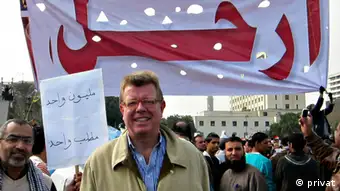 Dr Ronald Meinardus, Dierektor des Büros der Friedrich Naumann Stiftung in Kairo, auf dem Tahrir Platz in Kairo Mai 2011