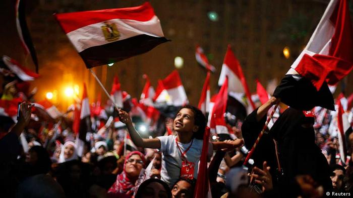 Auf dem Tahrir-Platz in Kairo brechen Demonstranten in Jubel aus (Foto: Reuters)