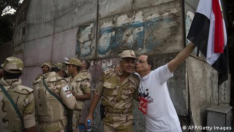 Главнокомандващият на египетската армия генерал Абдел Фатах ас Сиси обяви