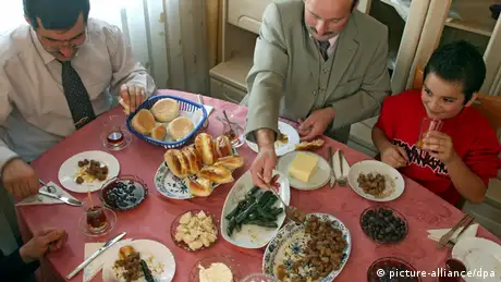 Fastenbrechen Ramadan Essen Zuckerfest Familie Religion Tradition