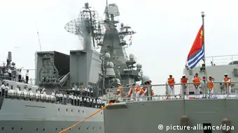 ©Kyodo/MAXPPP - 05/07/2013 ; VLADIVOSTOK, Russia - A Chinese naval ship (R) enters the port of Vladivostok in the Russian Far East on July 5, 2013, to take part in a joint naval exercise between Russia and China. A Russian missile cruiser is also seen to the left. (Kyodo)