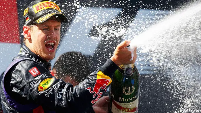 Vettel bei der Siegerehrung am Nürburgring im Juli 2013. Foto: Reuters. 