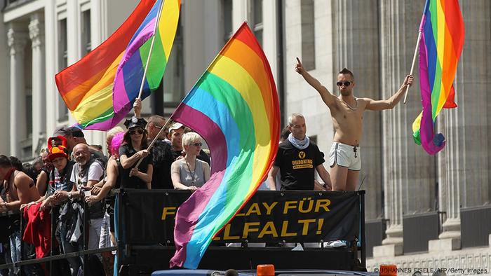 Straßenparade Schwule, Lesben, Bi- und Transsexuelle in Berlin (Foto: AFP)