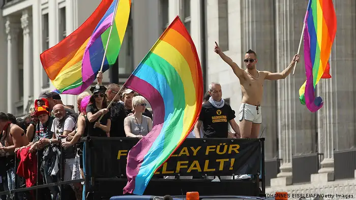 Straßenparade Schwule, Lesben, Bi- und Transsexuelle in Berlin (Foto: AFP)