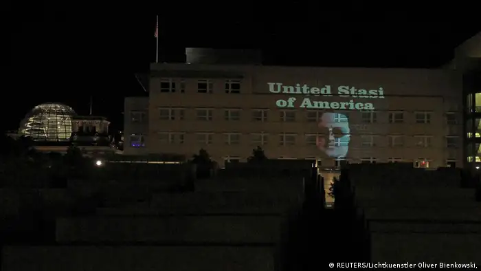 United Stasi of America projeté sur l'ambassade des Etats-Unis à Berlin