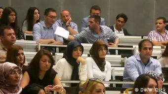 Zuhörer, betroffene Türken, hören im Universitätssaal der Uni Köln, Vorträge zum Thema Integration Copyright: DW/Wolfgang Dick Köln, Juli 2013