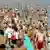 An Italian beach crowded with sun-bathers (c) picture-alliance/dpa