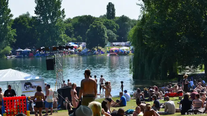 Am 6. Juli wird Kölns größter Badesee - der Fühlinger See - für zwei Tage zur Kulisse für das Summerjam-Festival. Früher war es ein Roots & Reggae-Event, inzwischen ist viel Hip Hop, Indie und Worldmusic dazu gekommen. 30.000 Leute feiern mehr als 50 Acts. Headliner sind Marteria, Gentleman und Ziggy Marley. Es gibt noch Tageskarten.