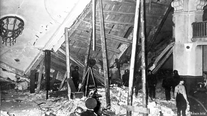 Der zerstörte Bürgerbräukeller nach dem Bombenattentat von Georg Elser 1939 (ullstein bild)