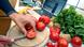 Küche Schneiden von Tomaten Küche Schneiden von Tomaten
