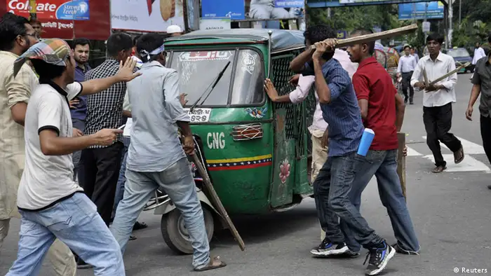 Protesters attempt to vandalize an auto rickshaw after hearing the verdict of the trial of Ghulam Azam (not pictured), the former head of Jamaat-e-Islami party as they demand his capital punishment in Dhaka July 15, 2013. Bangladesh's war crimes tribunal convicted and sentenced Azam, 91, to life imprisonment on Monday, in the fifth such conviction since January, as violence broke out between police and his supporters across the country. Azam was found guilty on charges of planning, conspiracy, incitement and complicity to commit genocide and crimes against humanity during a 1971 war to break away from Pakistan, lawyers and tribunal officials said. REUTERS/Stringer (BANGLADESH - Tags: POLITICS CRIME LAW)