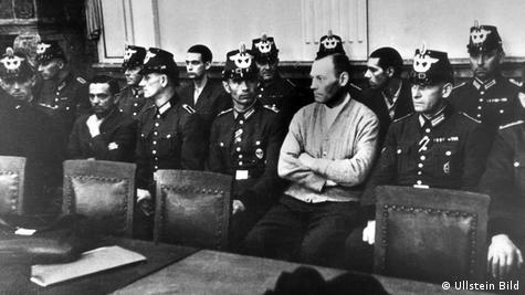 Friedrich Karl Klausing Anklage Stauffenberg Attentäter Gerichtssaal Anklagebank Friedrich Karl Klausing Anklage Stauffenberg Attentäter Gerichtssaal Anklagebank