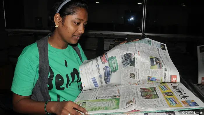 Teilnehmerin Pramile Krishnan, Zeitungsjournalistin beim Deccan Chronicle. DW Akademie Workshop Reporting on Climate Change in Chennai, Indien. (Juni 2013, Foto DW/Kyle James). .