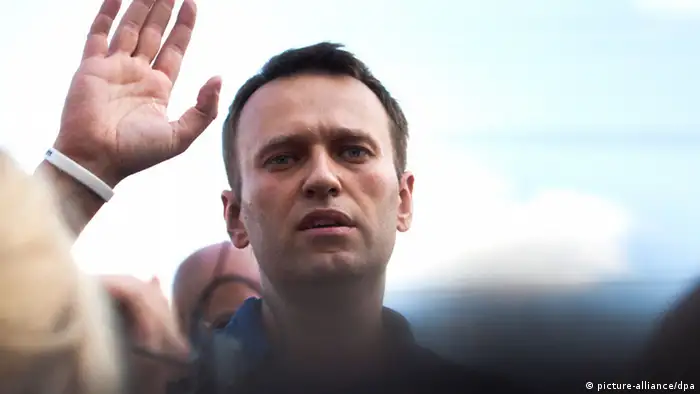ITAR-TASS: MOSCOW, RUSSIA. JULY 10, 2013. Opposition blogger and candidate for Moscow mayor, Alexei Navalny waves to supporters after being released. Navalny was detained by the police outside the Moscow election commission office for staging an unauthorised gathering and shortly released following the incident. (Photo ITAR-TASS / Mikhail Pochuyev)