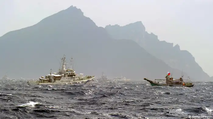 A Taiwan fishing boat (R) is blocked by a Japan Coast Guard (L) vessel near the disputed Diaoyu / Senkaku islands in the East China Sea on September 25, 2012. Coastguard vessels from Japan and Taiwan duelled with water cannon after dozens of Taiwanese boats escorted by patrol ships sailed into waters around Tokyo-controlled islands. Japanese coastguard ships sprayed water at the fishing vessels, footage on national broadcaster NHK showed, with the Taiwanese patrol boats directing their own high-pressure hoses at the Japanese ships. AFP PHOTO / Sam Yeh (Photo credit should read SAM YEH/AFP/GettyImages)