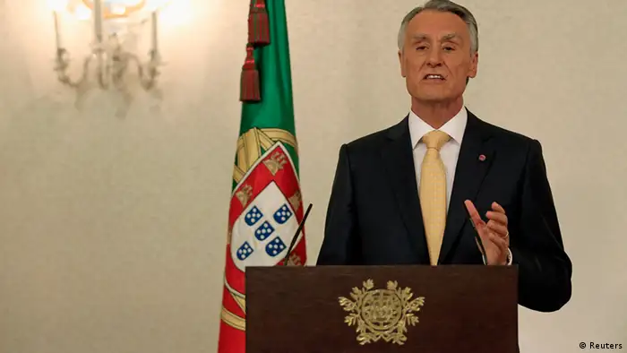 Portugal's President Anibal Cavaco Silva makes a statement to the press at Belem presidential palace in Lisbon July 21, 2013. REUTERS/Jose Manuel Ribeiro (PORTUGAL - Tags: POLITICS BUSINESS)