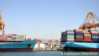 Containerhafen Container Schiff Frachter Reederei