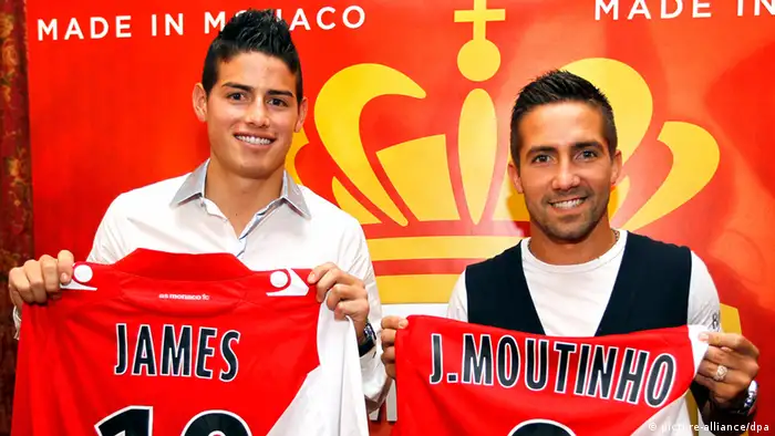 Monacos Neuzugänge James Rodriguez und Joao Moutinho bei ihrer Präsentation in Monaco (Foto: dpa)