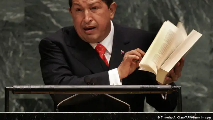 Bildergalerie Politiker Gestik Hugo Chavez (Timothy A. Clary/AFP/Getty Images)