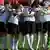 Das deutsche Frauen-Team feuert sich bei der EM vor einer Partie an (Foto: dpa)
