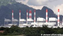 (FILE) A file photograpph dated 02 September 2005, showing the coal-fired power plant at Mae Moh in the northern province of Lampang province., Thailand. Finance ministers from around 20 countries met in Bali on 11 December 2007 to discuss climate change costs as part of the two-week U.N. climate change conference, which ends Friday. The climate change conference is tasked with paving the way for a new climate deal to succeed the 1997 Kyoto Protocol due to expire in 2012. Coal is the largest single source of fuel for the generation of electricity world-wide, as well as the largest source of carbon dioxide emissions contributing to global warming. It is cheap and abundant, and according to the WWF report Coming Clean: The Truth and Future of Coal in Asia Pacific ' between 2001 and 2006, coal use around the world grew by an unprecedented 30 percent with most of it, that is 88 percent, from Asia. EPA/RUNGOJ YONGRIT +++(c) dpa - Report+++