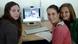 Schülerinnen aus Hagen skypen mit der Partnerschule im polnischen Jaworzno (Foto: Kaufmannschule II Hagen) Schülerinnen aus Hagen skypen mit der Partnerschule im polnischen Jaworzno (Foto: Kaufmannschule II Hagen)