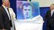"Cesarz piłkarzy" Franz Beckenbauer prezentując program wydarzeń kulturalnych wokół Mundialu 2006 podziwiał swój własny portret autorstwa Andy Warhola. "Cesarz piłkarzy" Franz Beckenbauer prezentując program wydarzeń kulturalnych wokół Mundialu 2006 podziwiał swój własny portret autorstwa Andy Warhola.