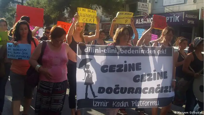 Bild: Meryem Gülbudak 25.07.2013 We had this pregnancy protest with İzmir Kadın Platformu ( İzmir Women Platform) as we all make cooperation about the subjects related to women rights. In this platform there are political parties, associations, foundations and independent women.
