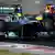 Lewis Hamilton im Mercedes führt im Renne vor Sebastian Vettel im Red Bull (Foto: Lars Baron/Getty Images)