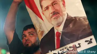 Anhänger des gestürzten Präsidents Mursi demonstrieren in Kairo in der Nacht zum 28.07.2013